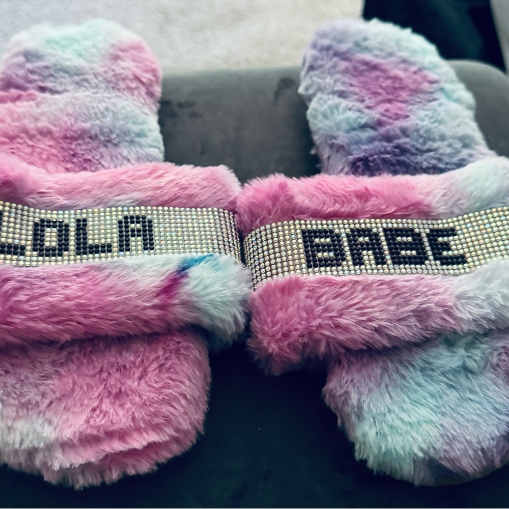 LOLA BABE Multicolor Tie-Dye Faux Fur Rhinestone Slippers ✨
